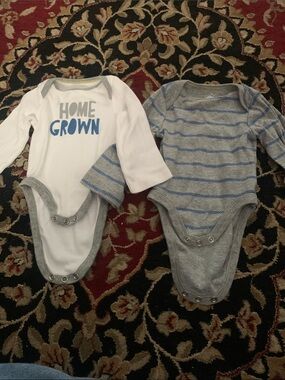 cloud island White & Gray Long-Sleeve Baby One-Piece Set